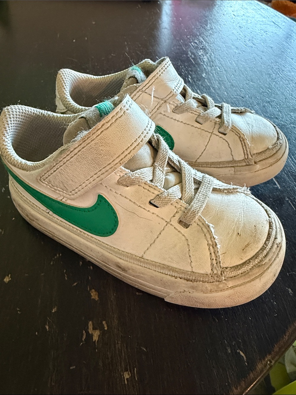 Nike Kids White Sneakers with Green Swoosh - Velcro & Lace